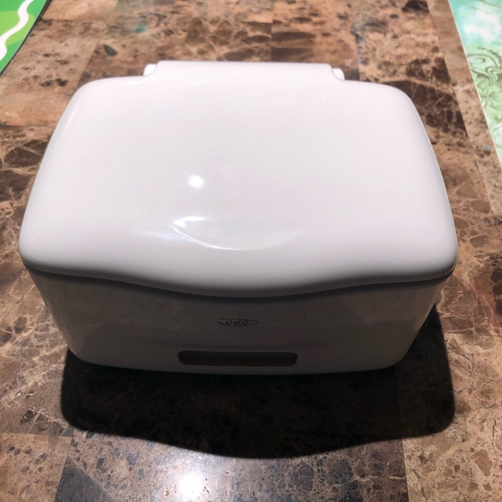 Mini OXO wipes dispenser 🧻
